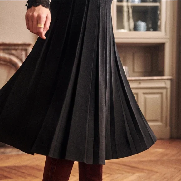 Sezane Rosas Skirt - Picture 3 of 4